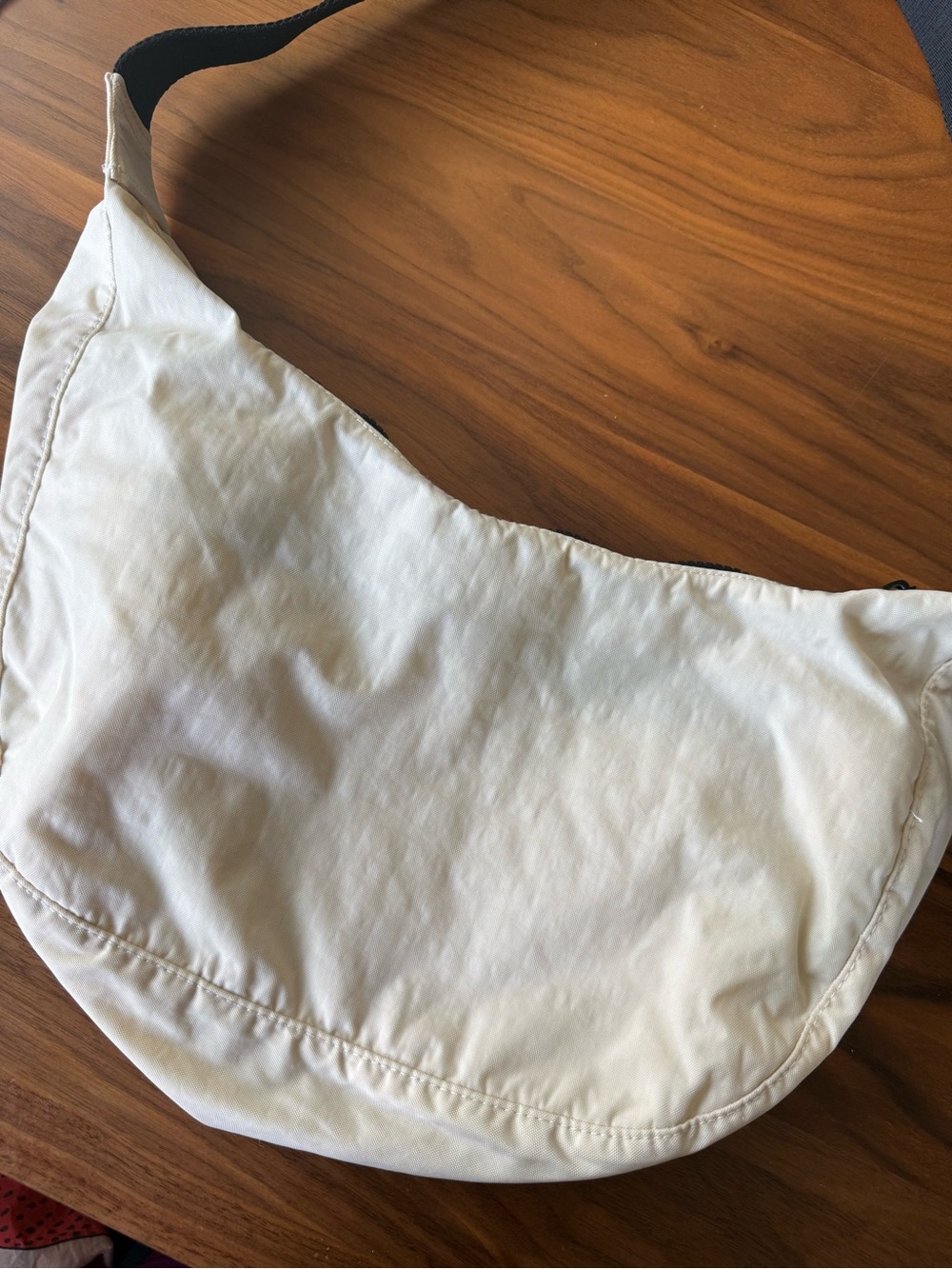 BAGGU Medium Crescent in Cream - Picture 3 of 5
